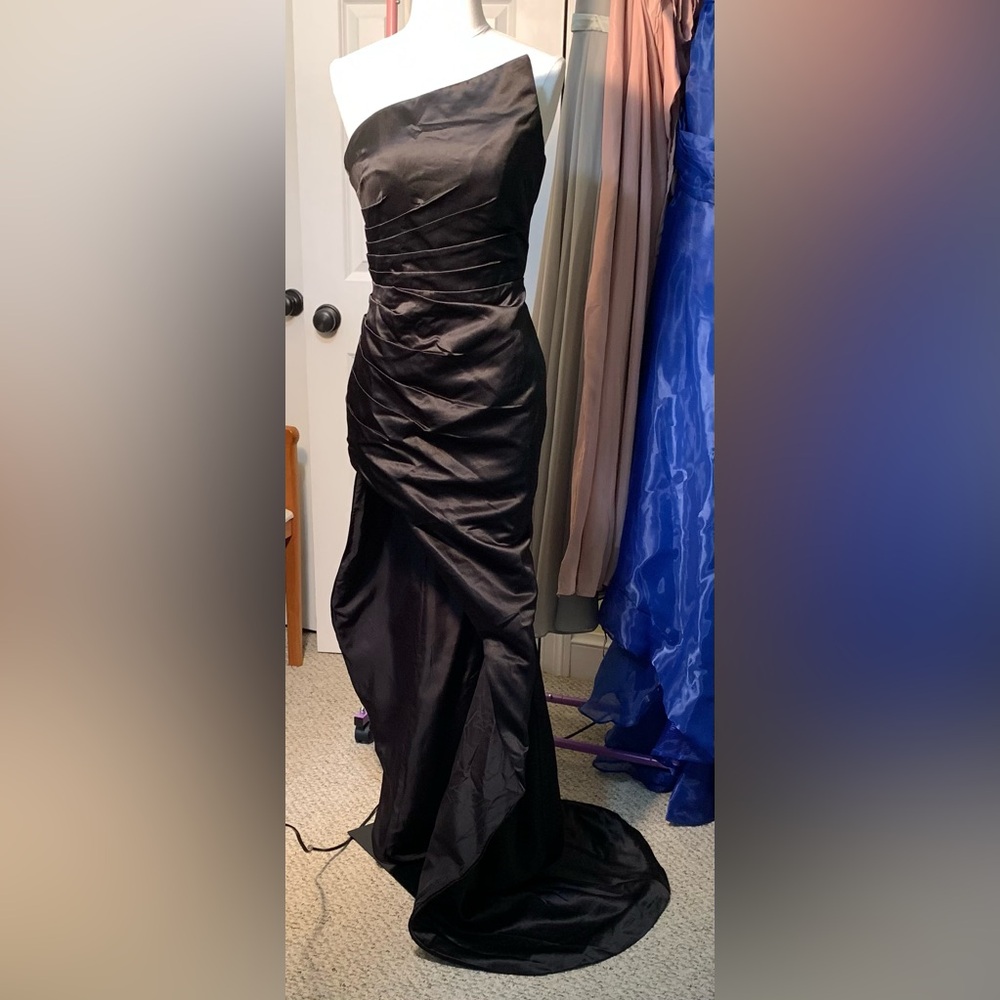 Strapless HIGH Slit Satin Train Ruching Black Architectural Gown - Picture 5 of 9